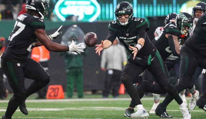 Mike White Battles Through Buffalo Beating as Jets Come up Short in 20-12 Loss