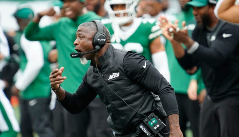 Aaron Glenn Feeling Good About Jets Offense After 34-32 Loss